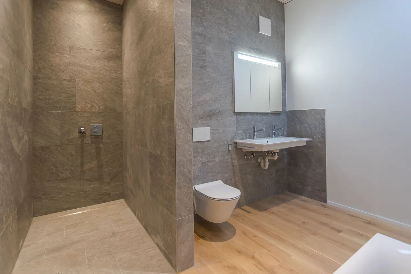 Appartamento maisonette moderno e spazioso di 4,5 locali vicino al Rotsee a Ebikon - Foto 9 di 12