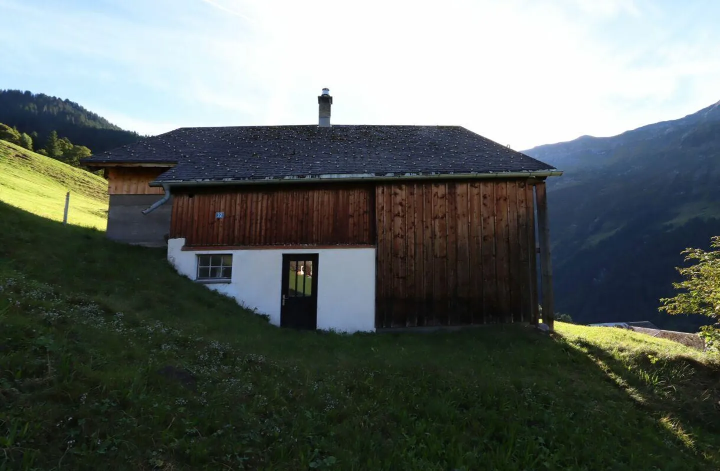 Freistehendes Ferienhaus mit Umschwung an einmaliger Lage mit traum... - Foto 5 von 15