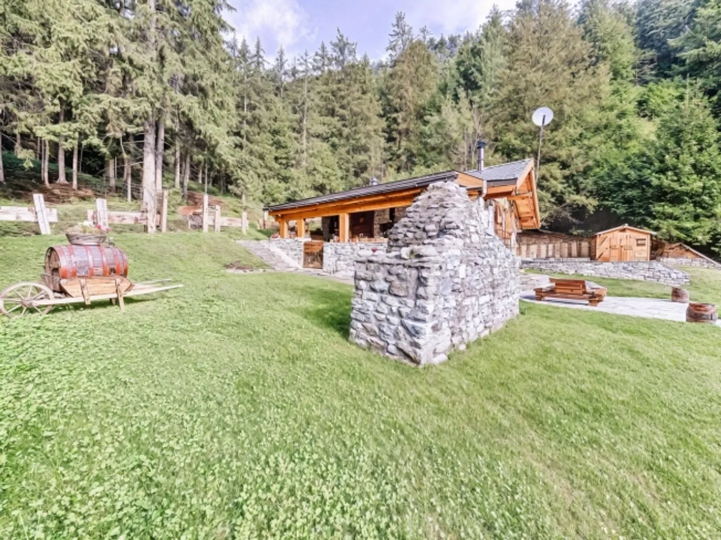 Chalet completamente ristrutturato in un ambiente idilliaco - Foto 3 di 16