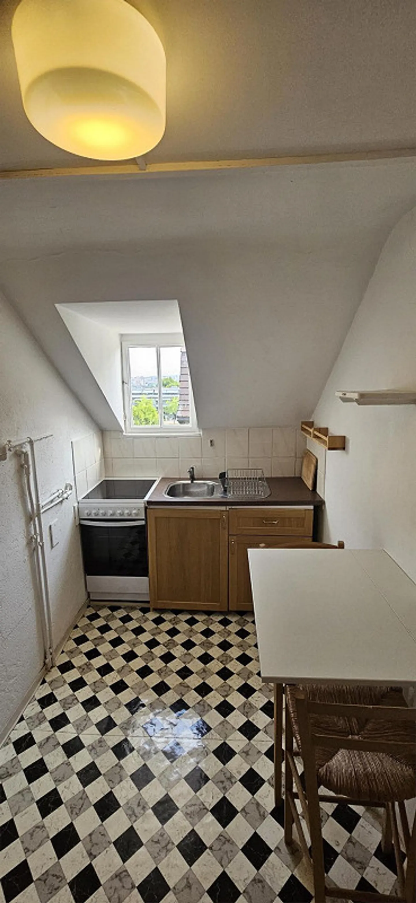 Charming 3.5 Room Apartment in 130-Year-Old House - Photo 8 of 12