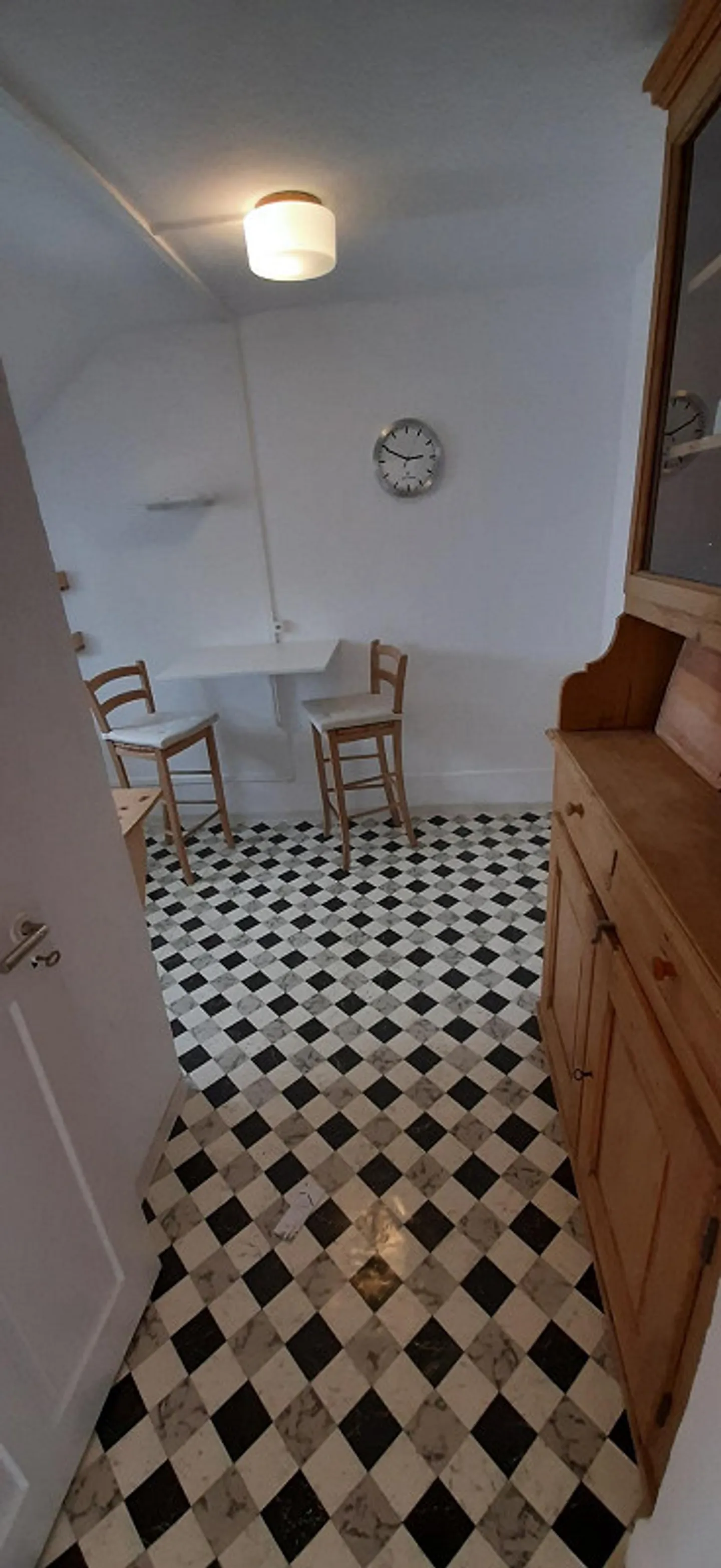 Charming 3.5 Room Apartment in 130-Year-Old House - Photo 9 of 12