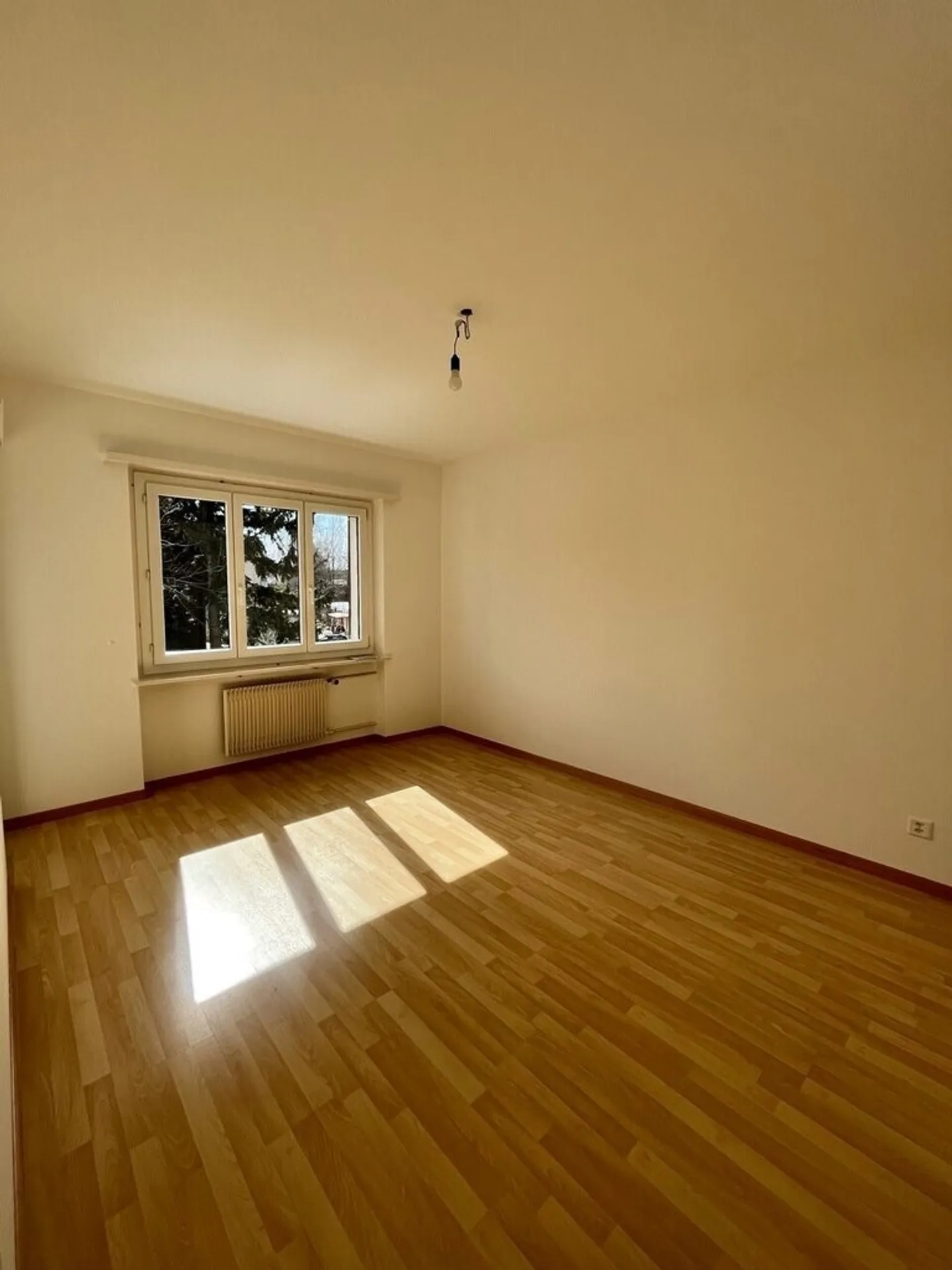 Modernes Apartment mit Balkon - Foto 3 von 7