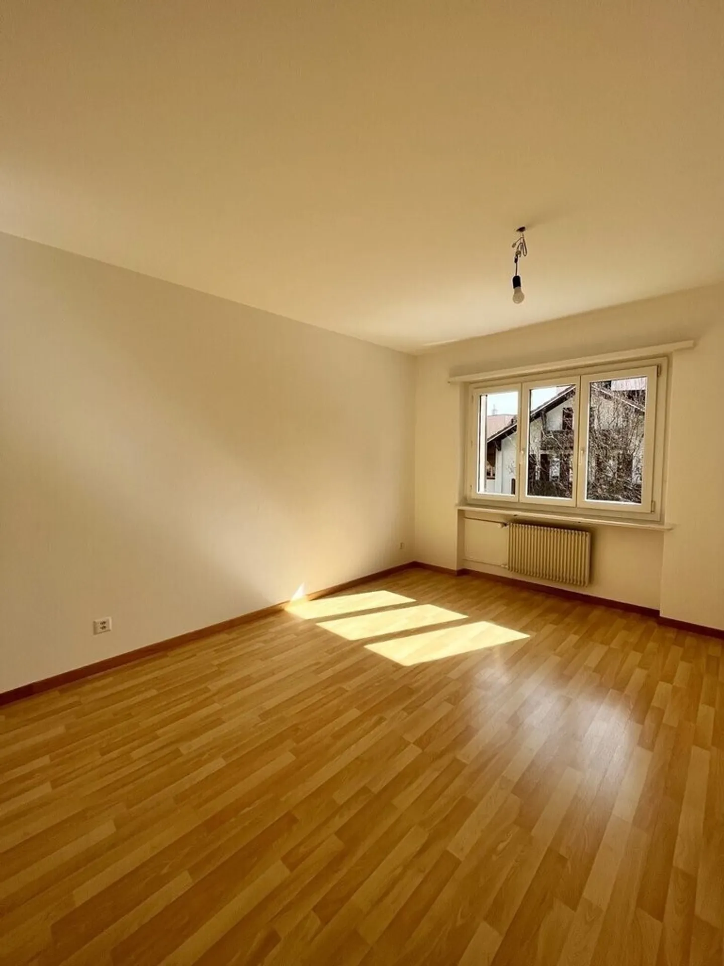 Modernes Apartment mit Balkon - Foto 2 von 7