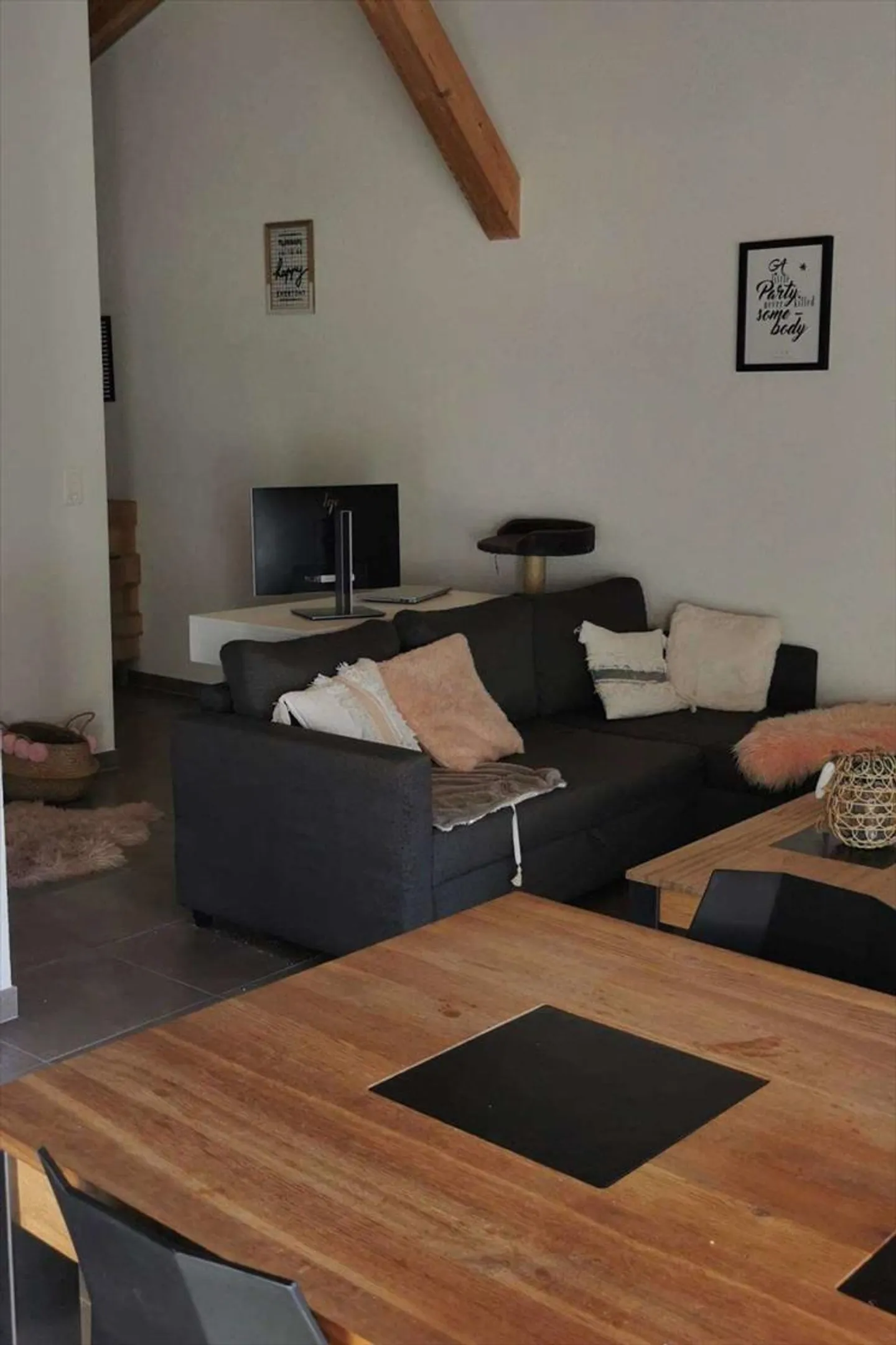 Incantevole appartamento di 2,5 locali in affitto a Dorénaz - Foto 3 di 7