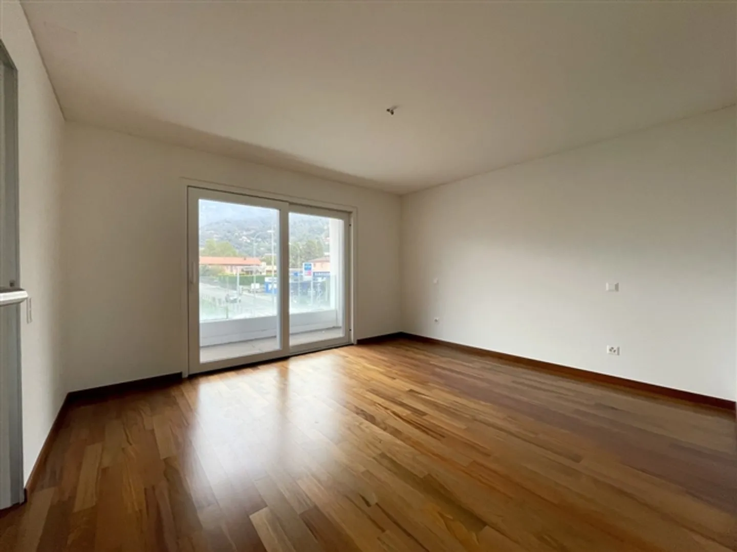 NOUVEAU PRIX - MAGNIFIQUE ET SPACIEUX APPARTEMENT DE 5.5 PIÈCES - Photo 5 sur 9