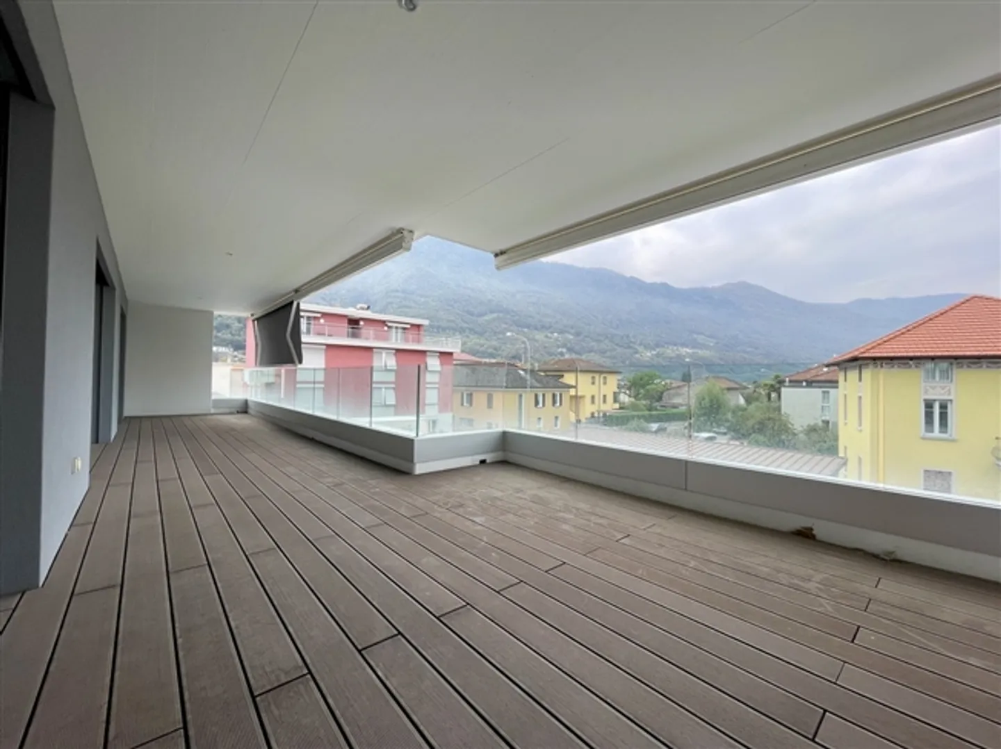 NOUVEAU PRIX - MAGNIFIQUE ET SPACIEUX APPARTEMENT DE 5.5 PIÈCES - Photo 6 sur 9