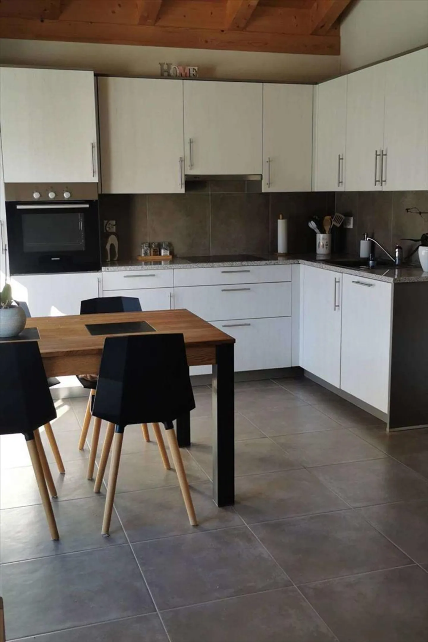 Incantevole appartamento di 2,5 locali in affitto a Dorénaz - Foto 1 di 7