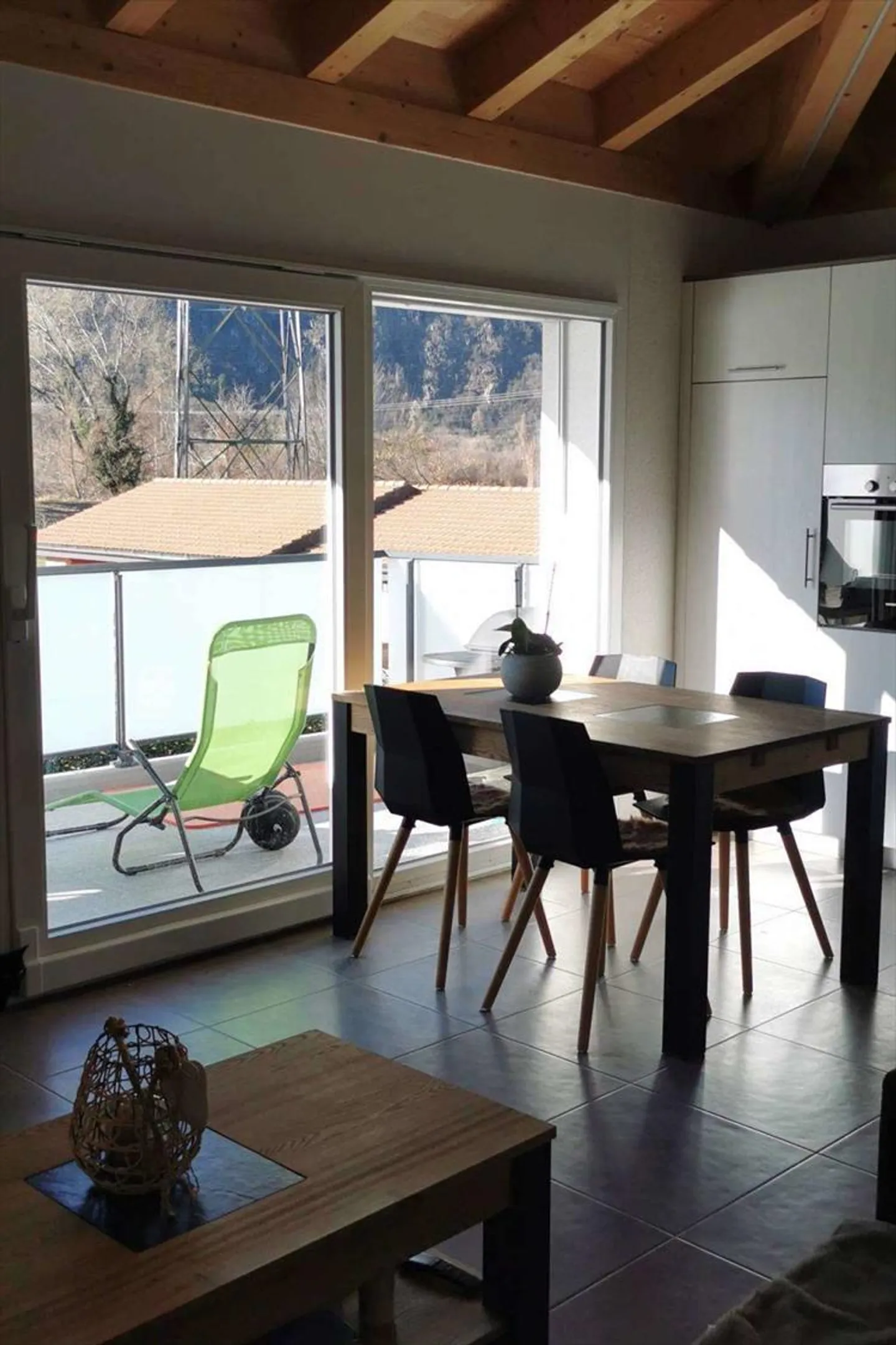 Incantevole appartamento di 2,5 locali in affitto a Dorénaz - Foto 2 di 7