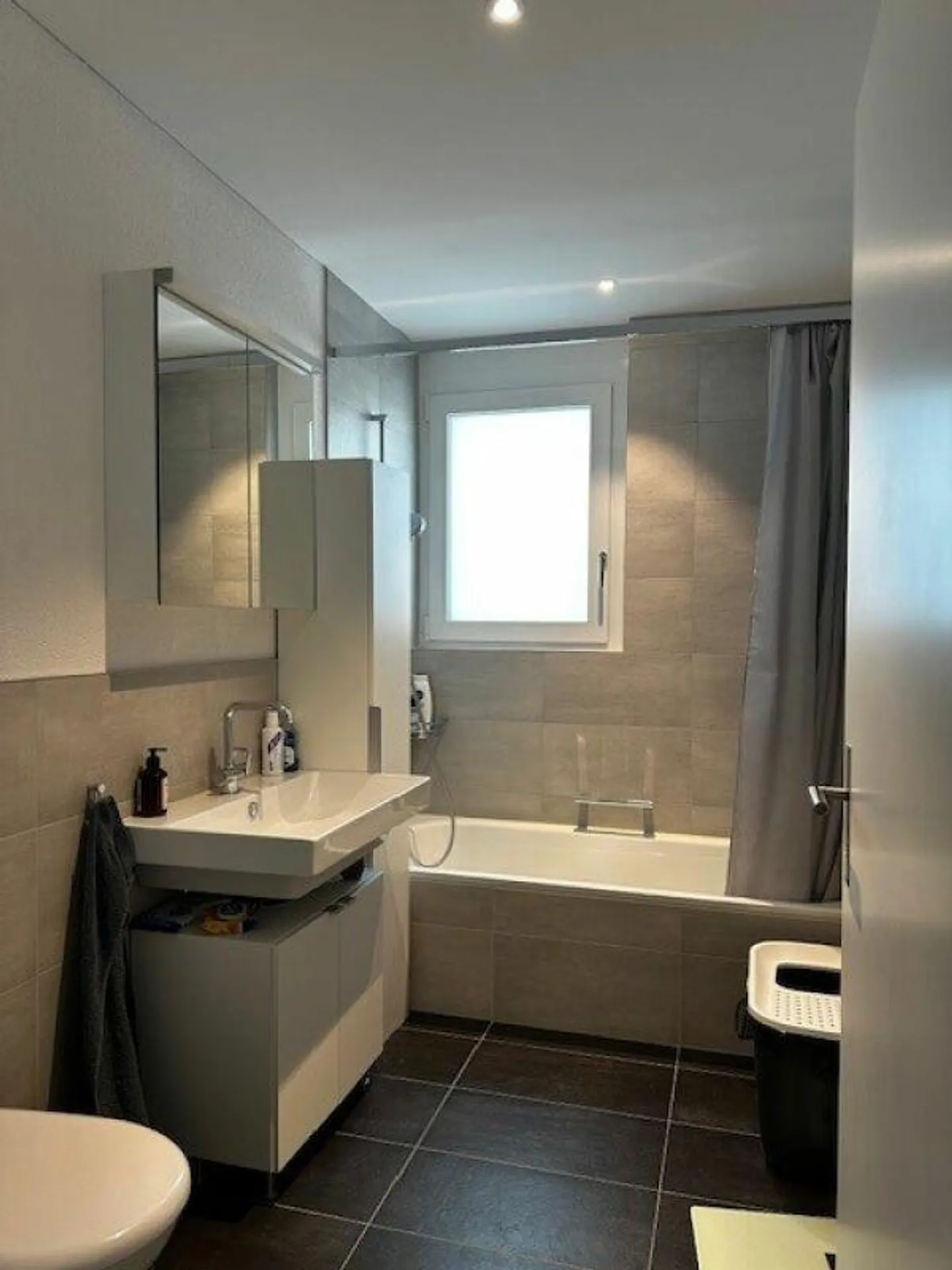 Appartamento moderno di 4,5 stanze con balcone e due bagni a Frauenkappelen - Foto 3 di 5