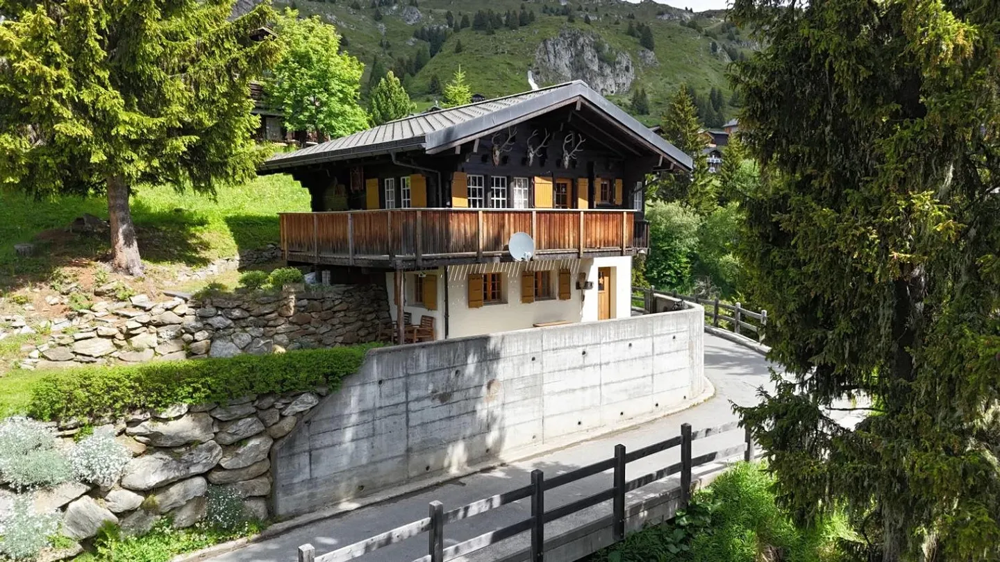 Chalet-Rückzugsort mit Ski-in-Komfort - Foto 1 von 26