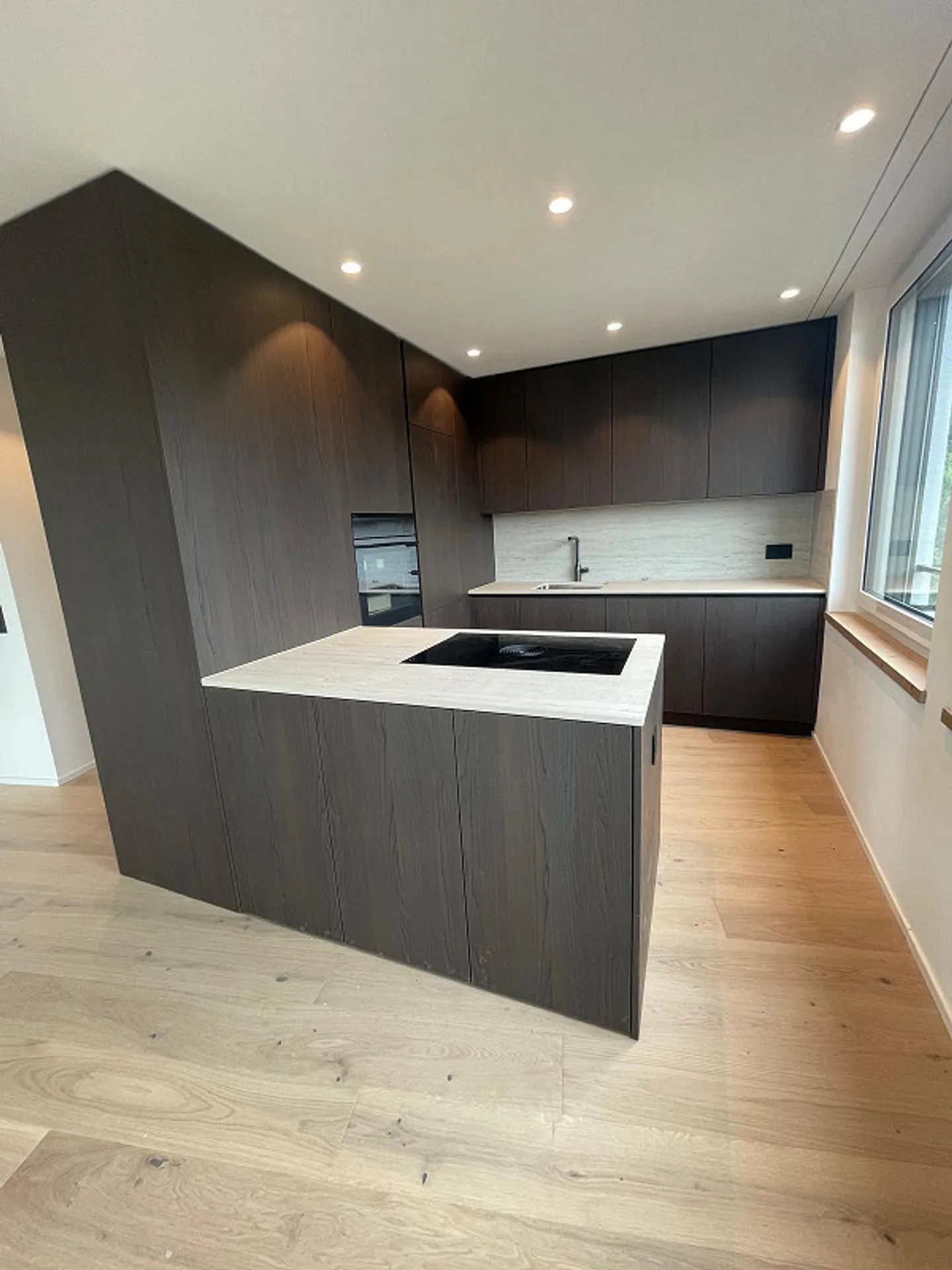 Prêt à emménager immédiatement - Première location après rénovation - Photo 2 sur 7