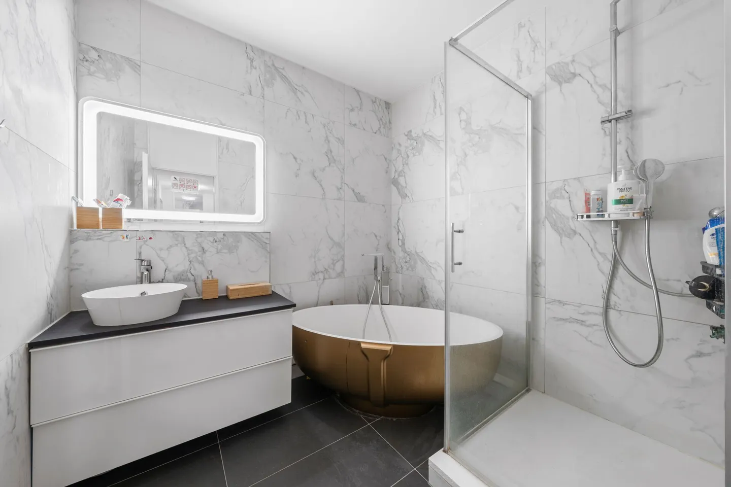 5.5 pièces au rez-de-chaussée à Fribourg - Photo 5 sur 12