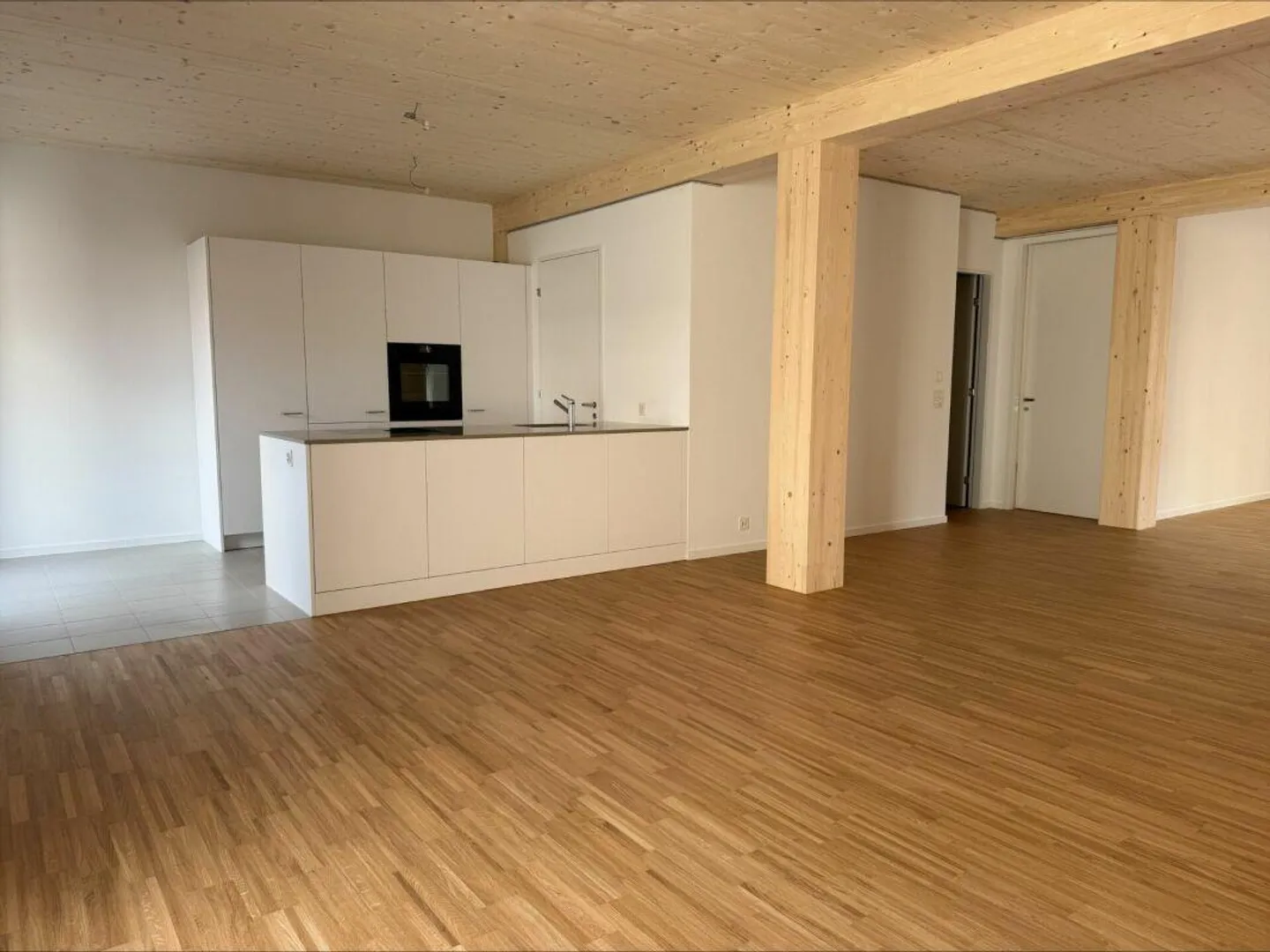 Geräumige Wohnung mit Terrasse - Foto 3 von 5