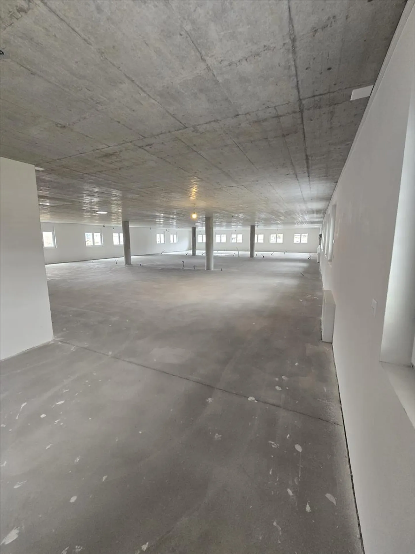 Atelier 1 pièce - Photo 8 sur 13