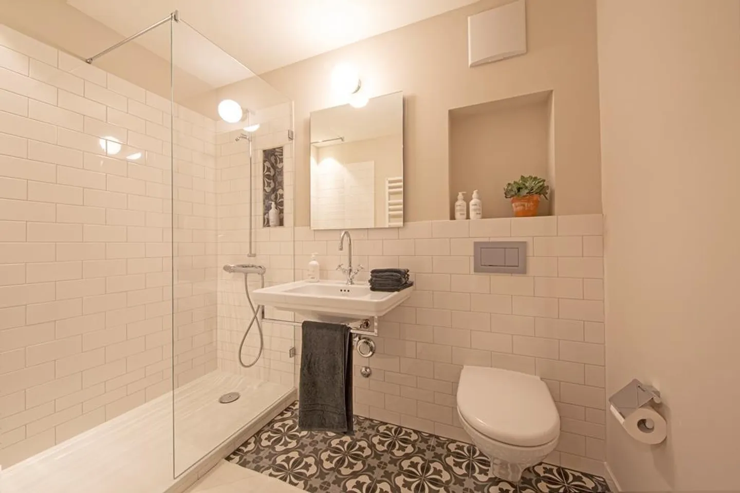 Beautiful 1.5-room apartment in Gundeli with private washing tower - Photo 2 of 8