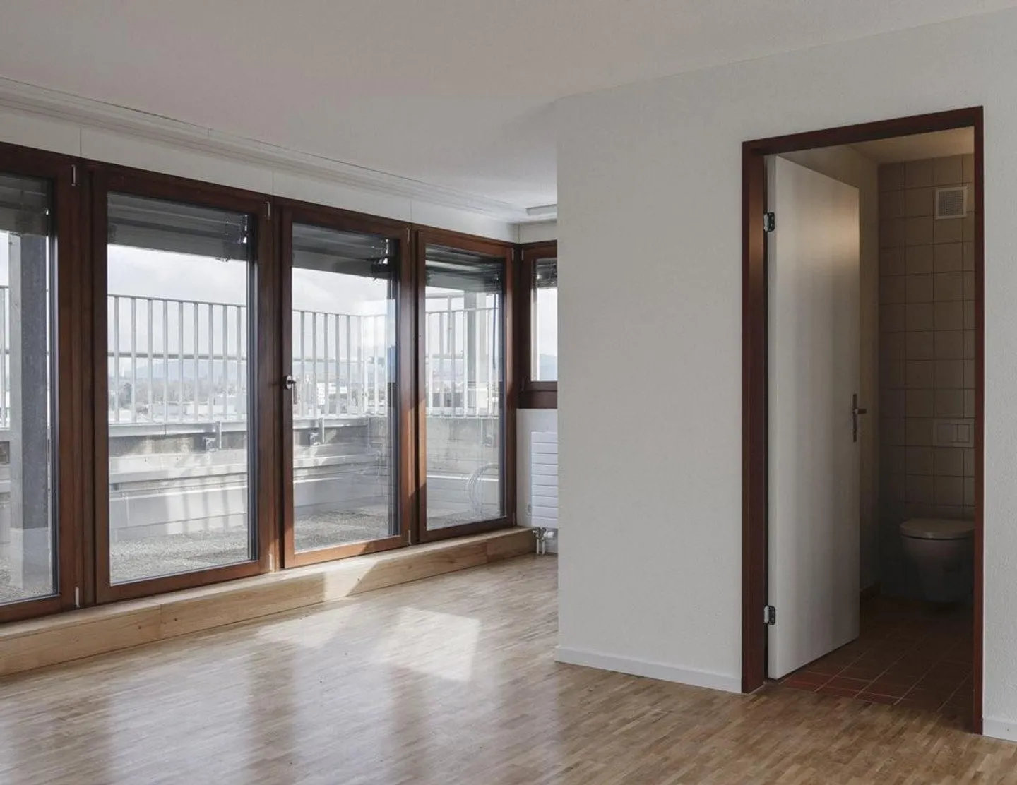 RENT WITHOUT DEPOSIT - Newly renovated and centrally located penthouse apartment - Photo 5 of 7