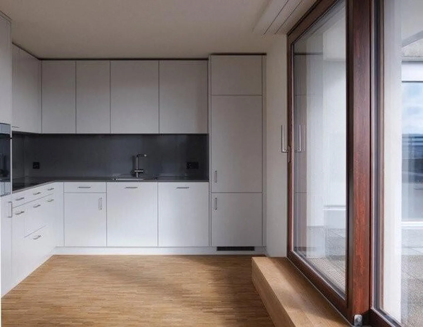 RENT WITHOUT DEPOSIT - Newly renovated and centrally located penthouse apartment - Photo 2 of 7