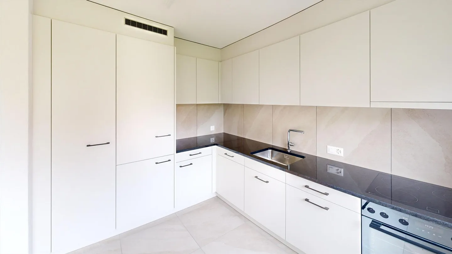 appartement de 5,5 pièces récemment rénové - Photo 2 sur 9