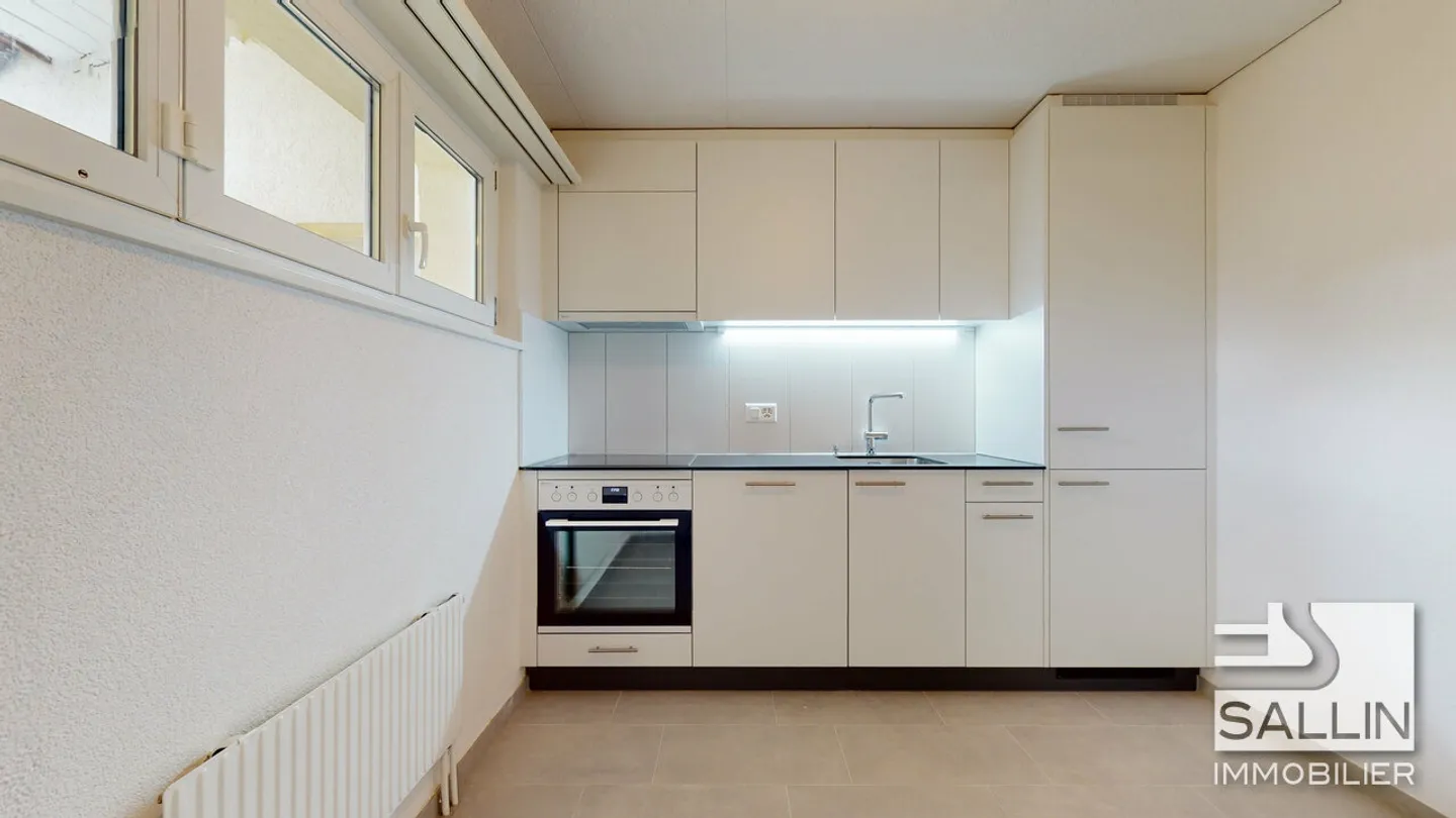 "APPARTEMENT 3,5 CHAMBRES RÉNOVÉ" - Photo 3 sur 14