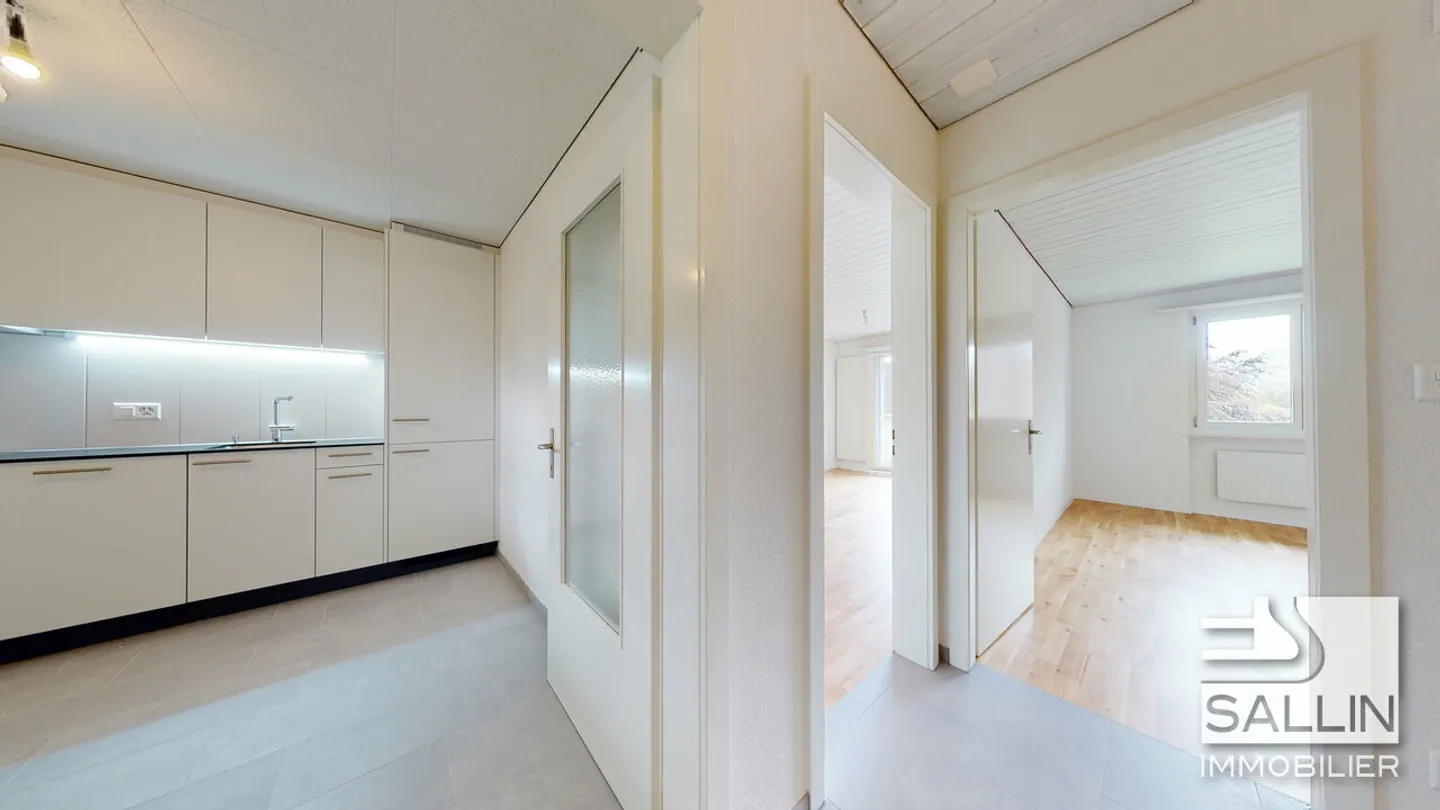 "APPARTEMENT 3,5 CHAMBRES RÉNOVÉ" - Photo 4 sur 14