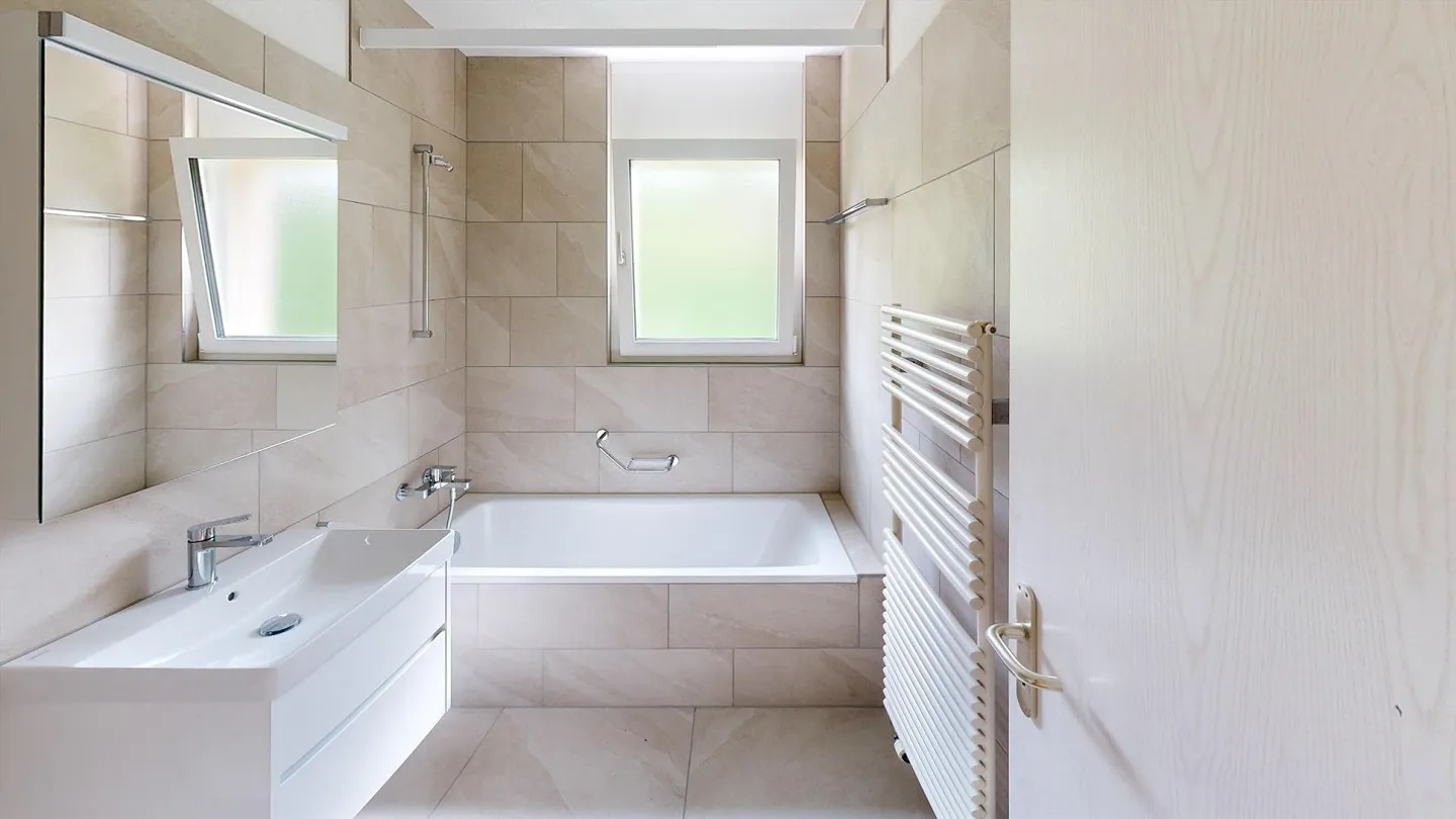 appartement de 5,5 pièces récemment rénové - Photo 3 sur 9