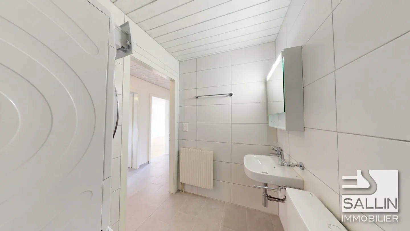 "APPARTEMENT 3,5 CHAMBRES RÉNOVÉ" - Photo 11 sur 14