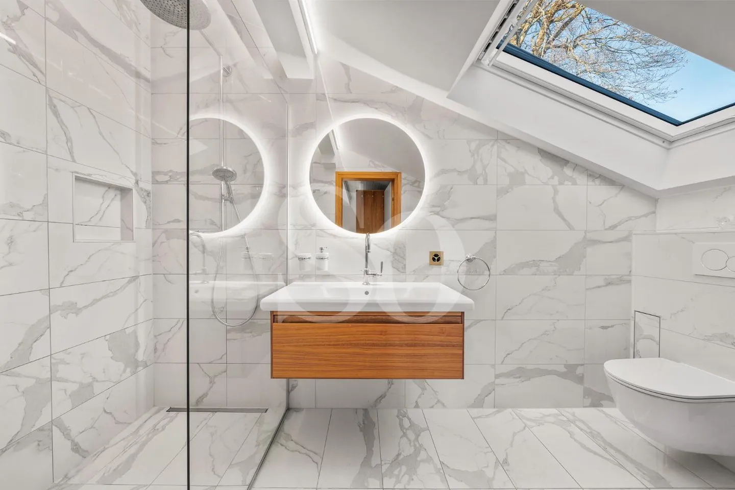 Villa Rénovée avec Vue Lac - Photo 8 sur 13