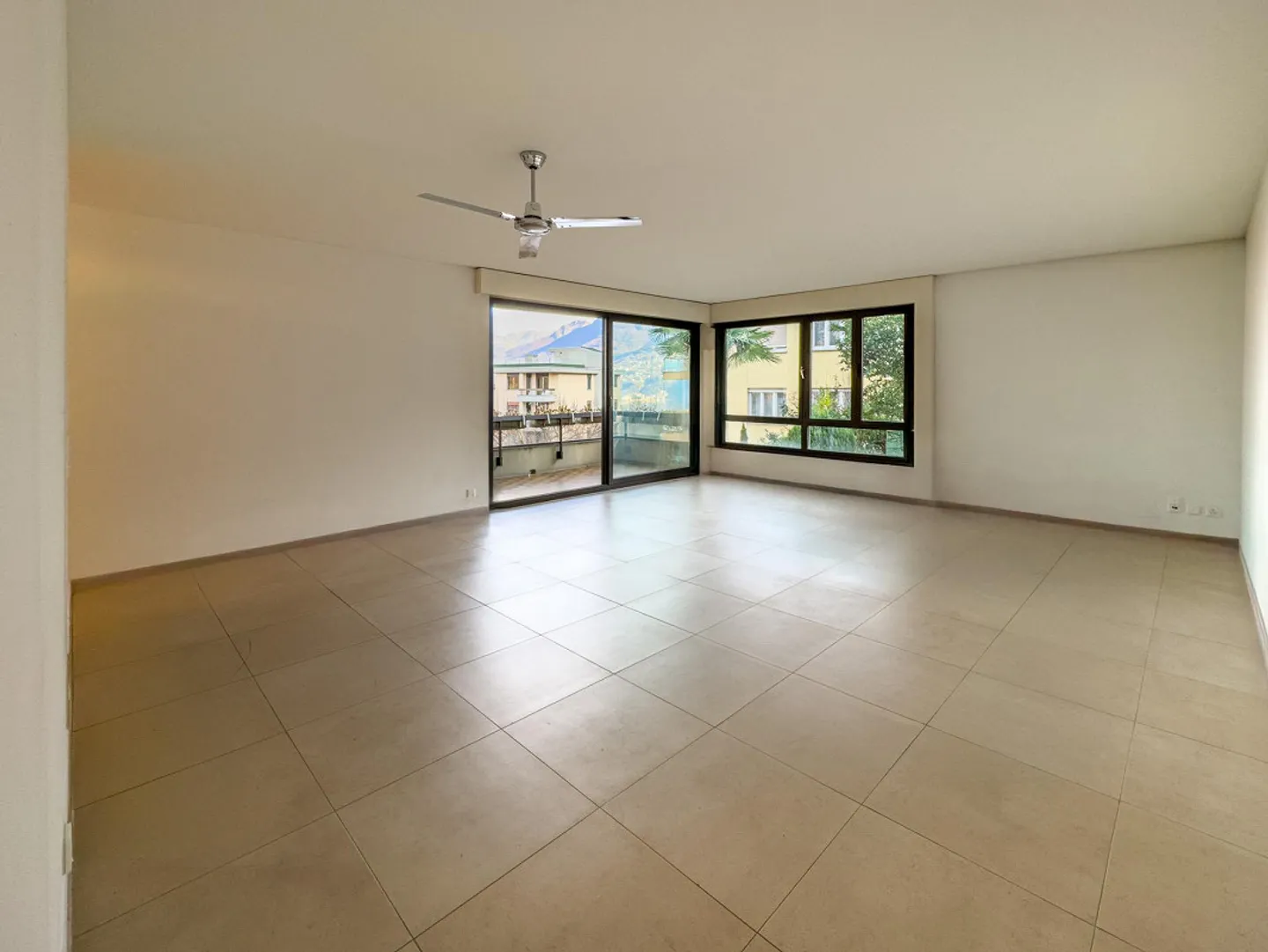 4.5 room apartment with lake view in Paradiso - Photo 1 of 9