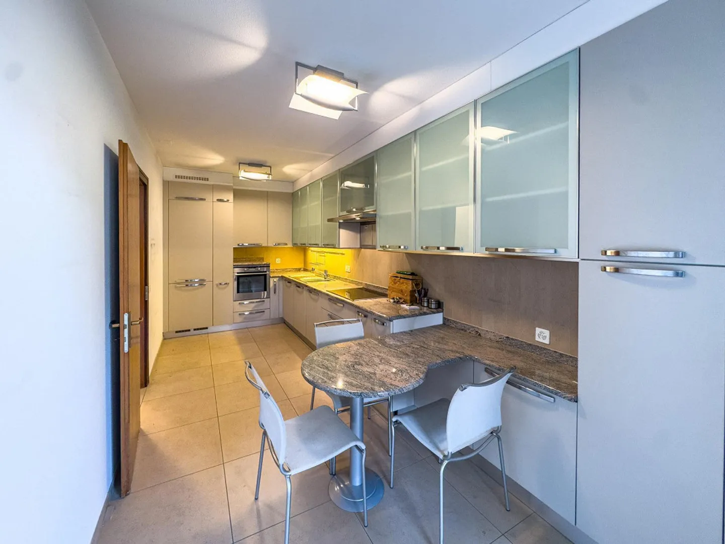 4.5 room apartment with lake view in Paradiso - Photo 2 of 9