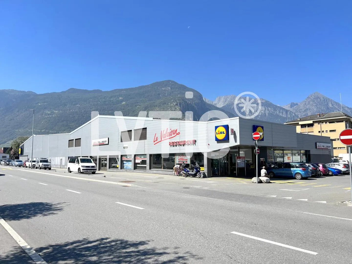 Local commercial de 530 m2 à louer à Martigny - Photo 1 sur 7