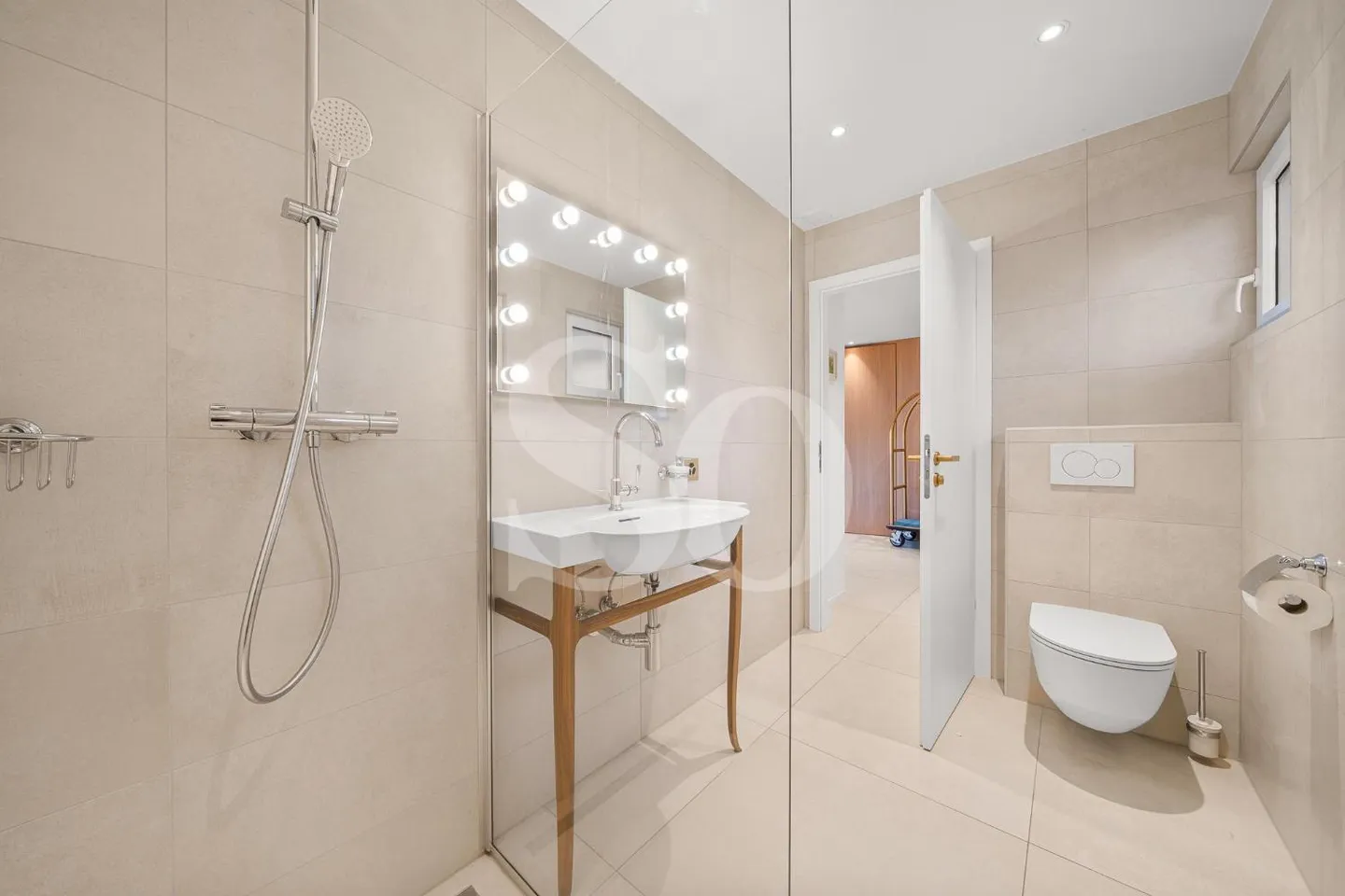 Villa Rénovée avec Vue Lac - Photo 12 sur 13