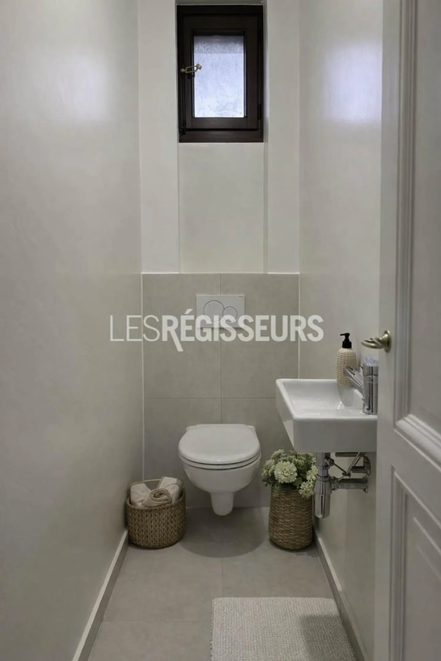 Appartement haussmannien charmant - Photo 3 sur 9
