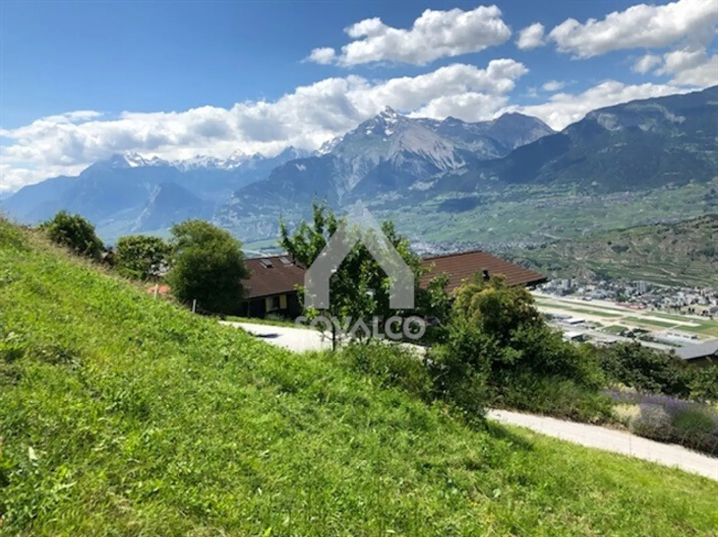 Geräumiges Grundstück mit Aussicht - Foto 2 von 4