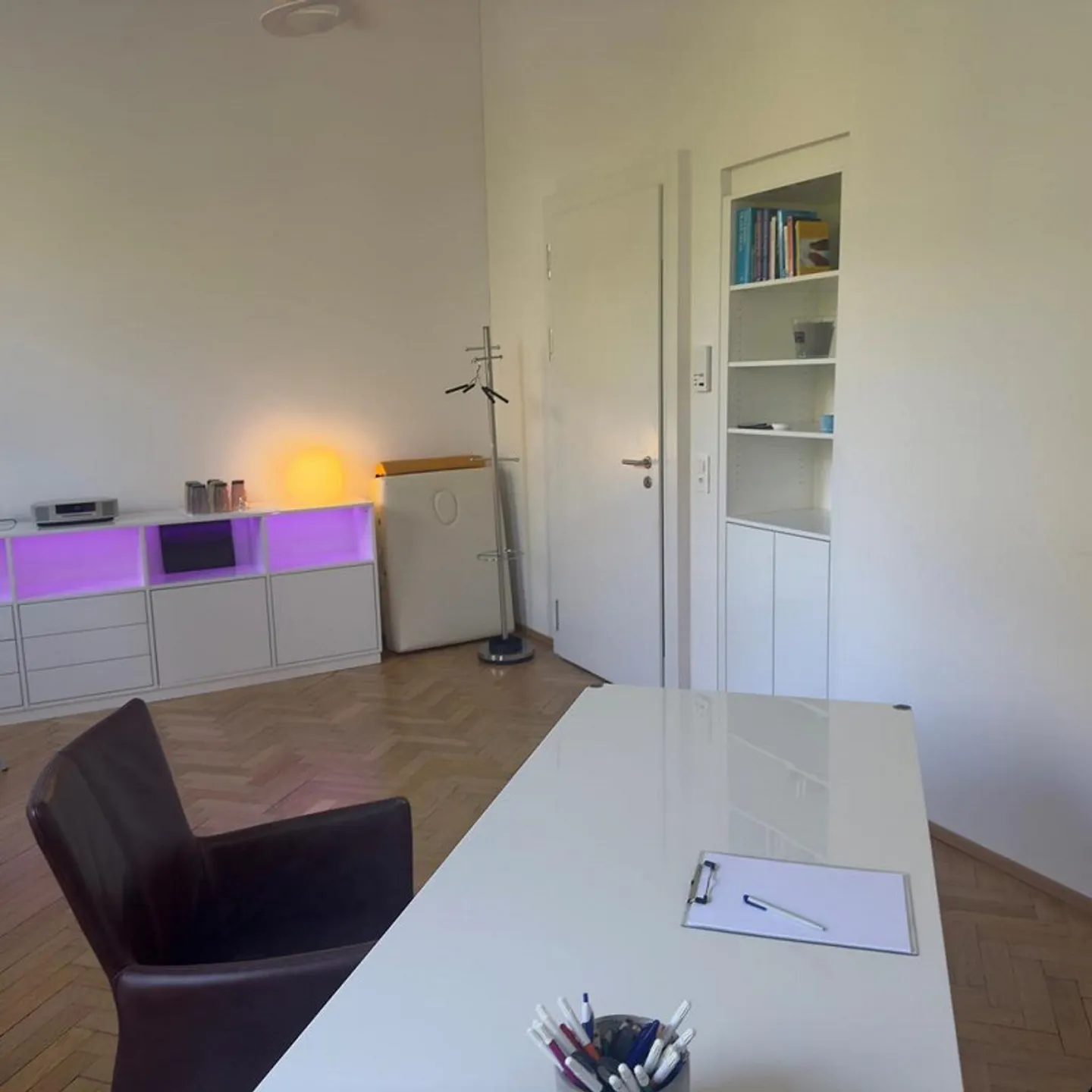 Atelier in una proprietà vincolata con vista sul lago e sulle montagne - Foto 2 di 9