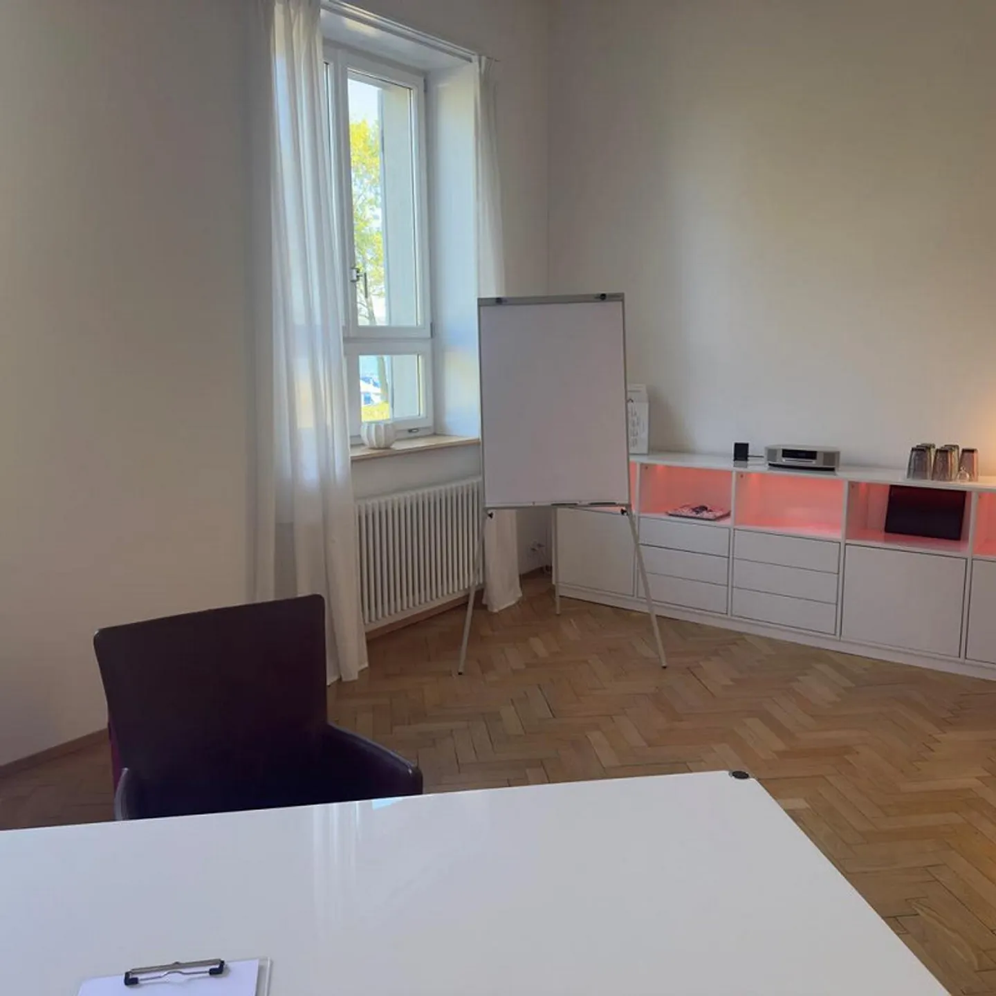 Atelier in una proprietà vincolata con vista sul lago e sulle montagne - Foto 5 di 9