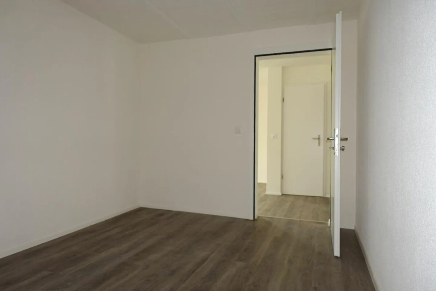 Renovated 3.5 Room Ground Floor Apartment - Photo 13 of 15