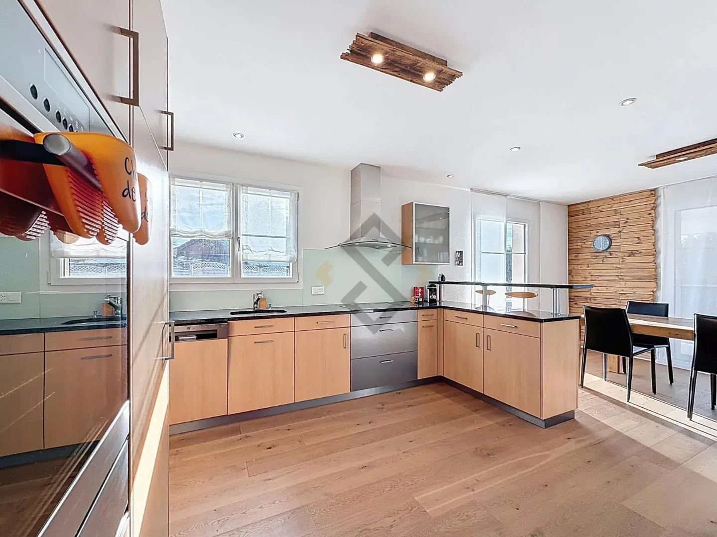 Elegant Family Home in Sommentier - Photo 2 of 12