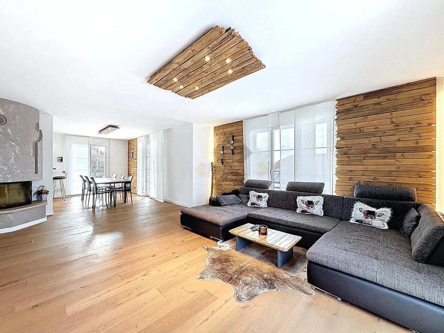 Elegant Family Home in Sommentier - Photo 3 of 12