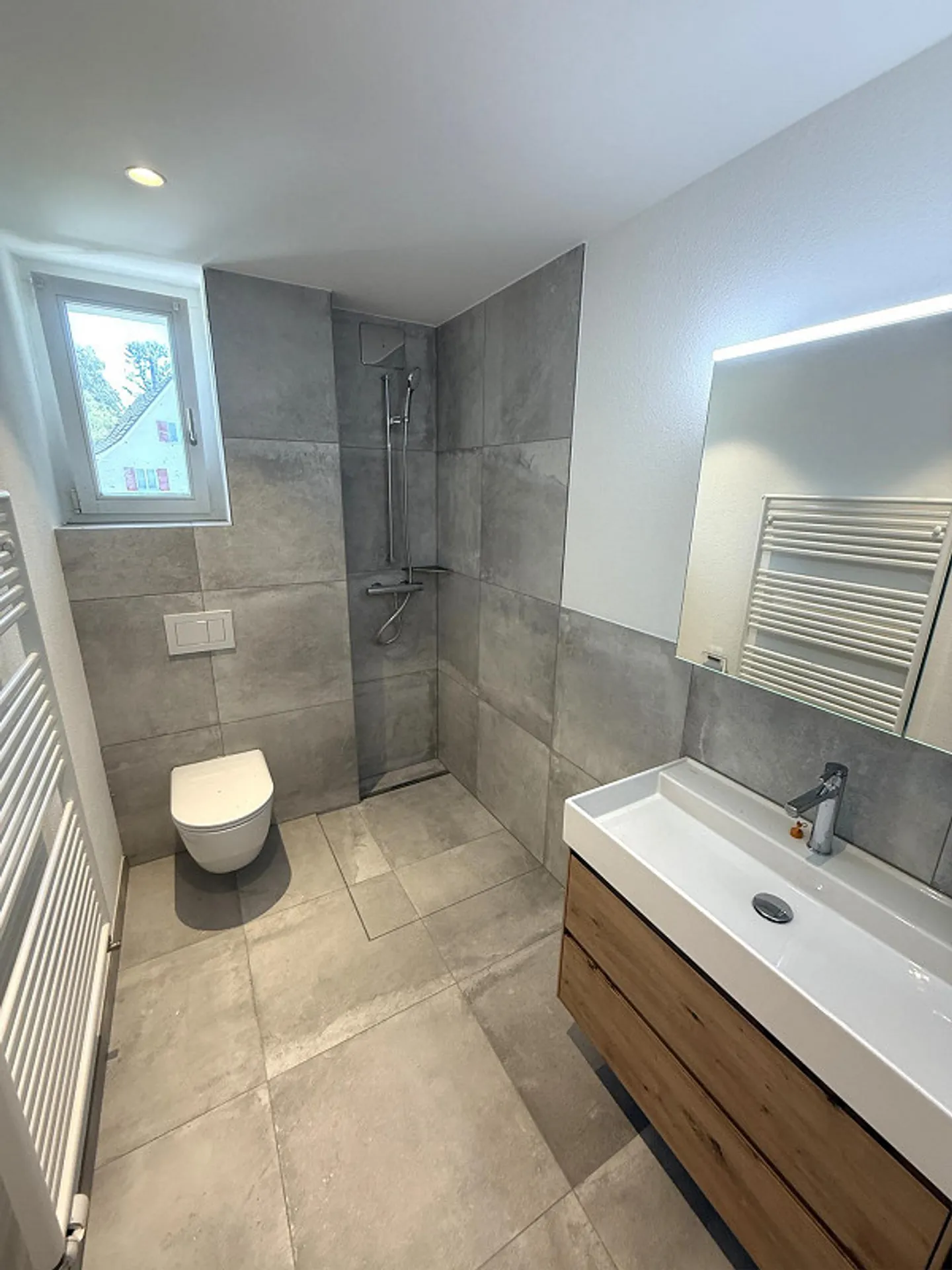 Maison de rêve dans le meilleur emplacement | appartement rénové de 3,5 pièces avec belle vue - Photo 6 sur 9