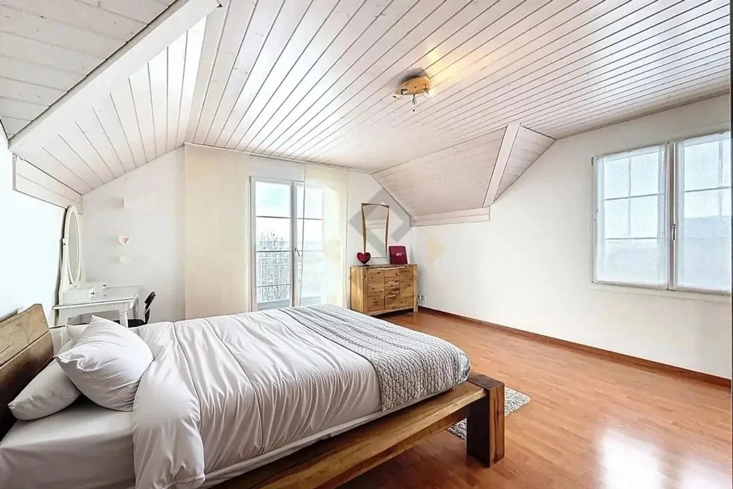 Elegant Family Home in Sommentier - Photo 5 of 12