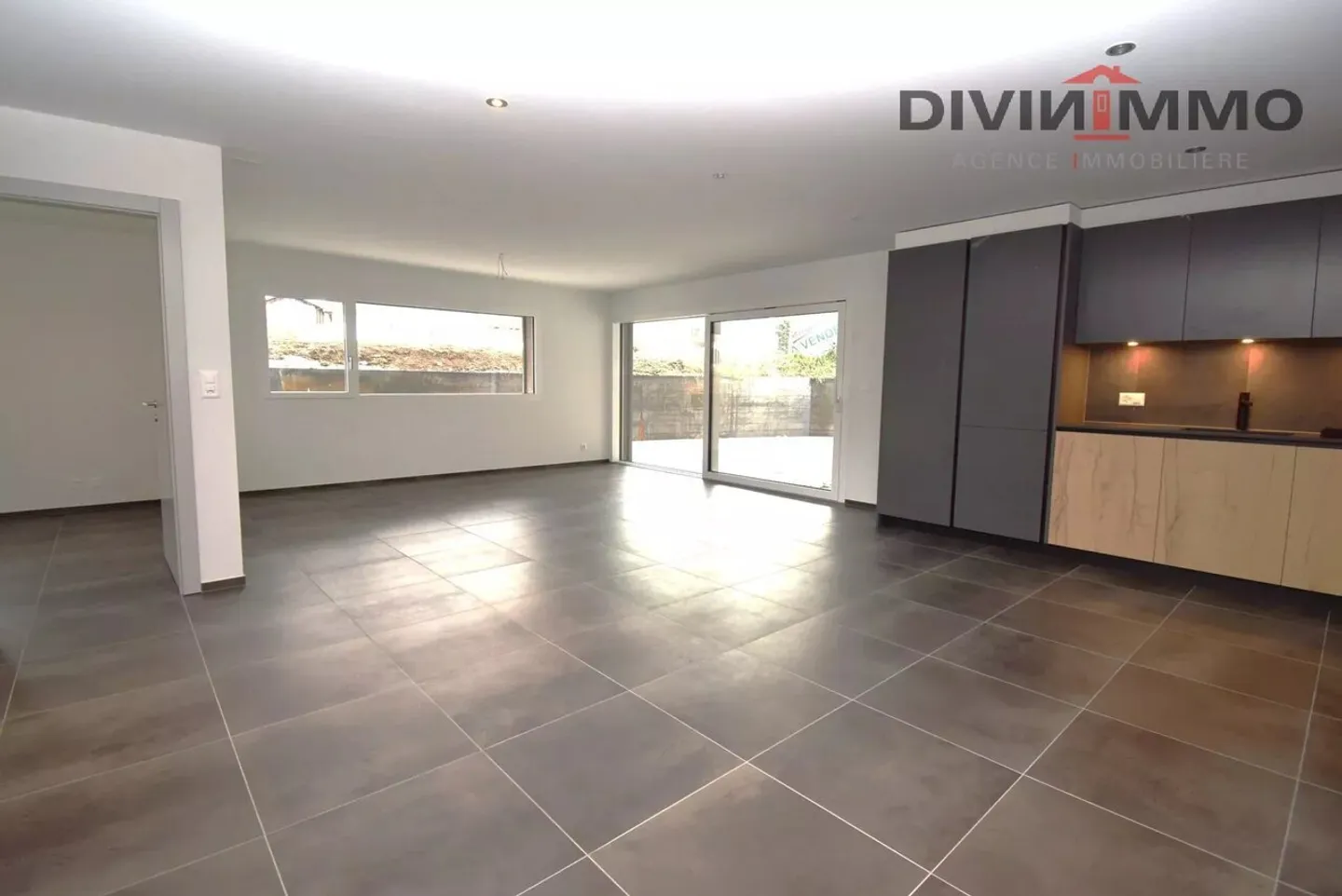 Bellissimo nuovo appartamento di 4,5 stanze al piano terra est - Foto 1 di 10