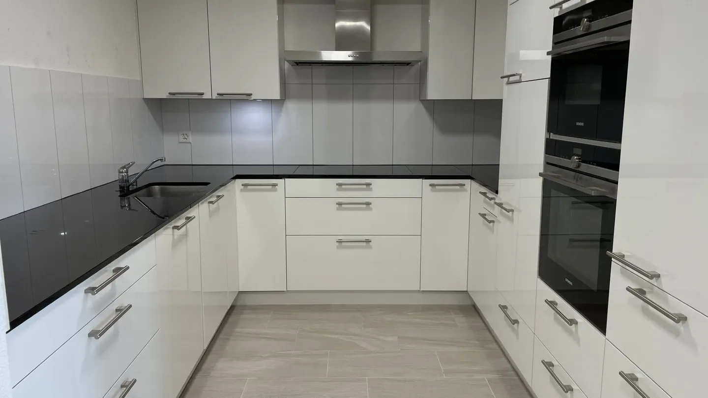 APPARTAMENTO MODERNO CON GRANDE TERRAZZA - Foto 3 di 5