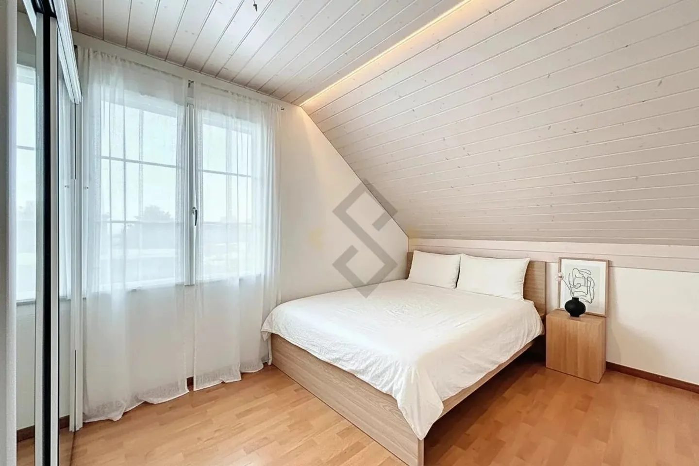 Elegant Family Home in Sommentier - Photo 6 of 12