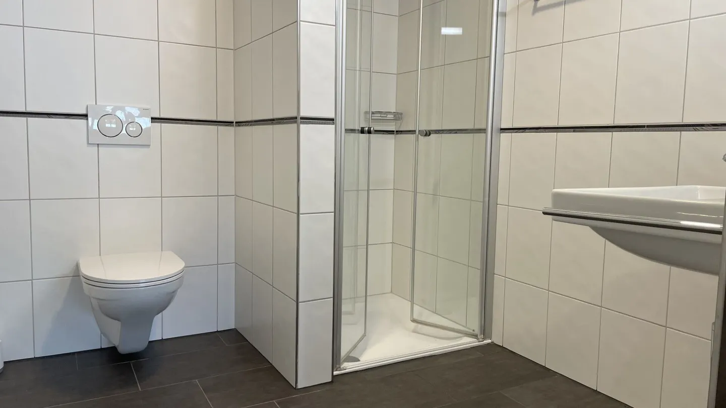 APPARTAMENTO MODERNO CON GRANDE TERRAZZA - Foto 4 di 5