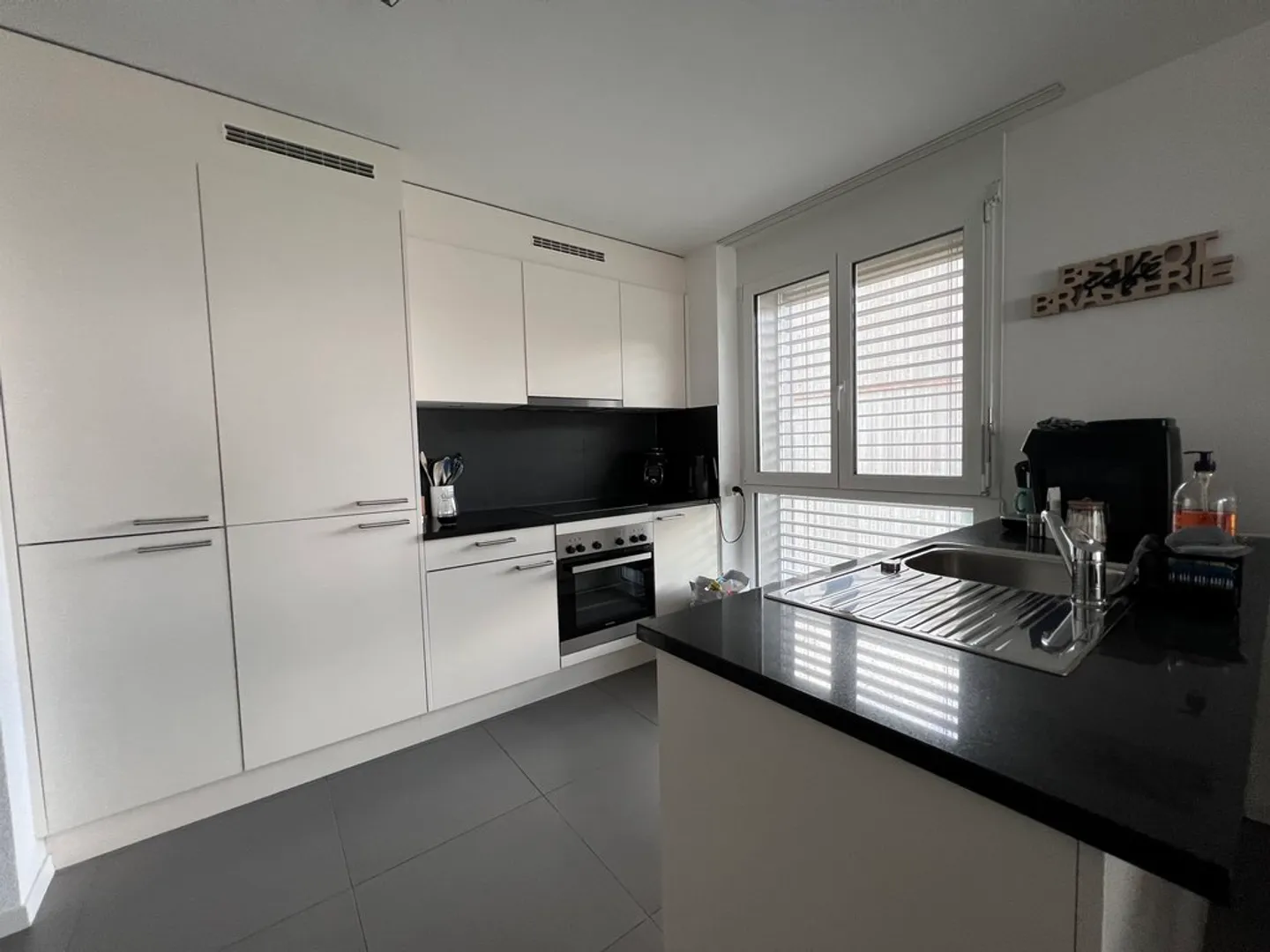 Appartement moderne avec balcon - Photo 2 sur 11