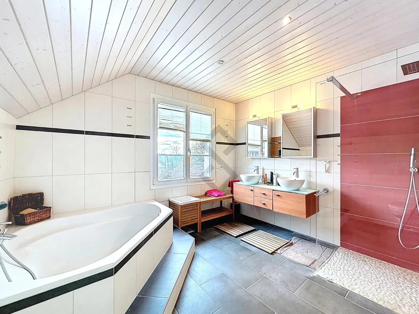 Elegant Family Home in Sommentier - Photo 8 of 12