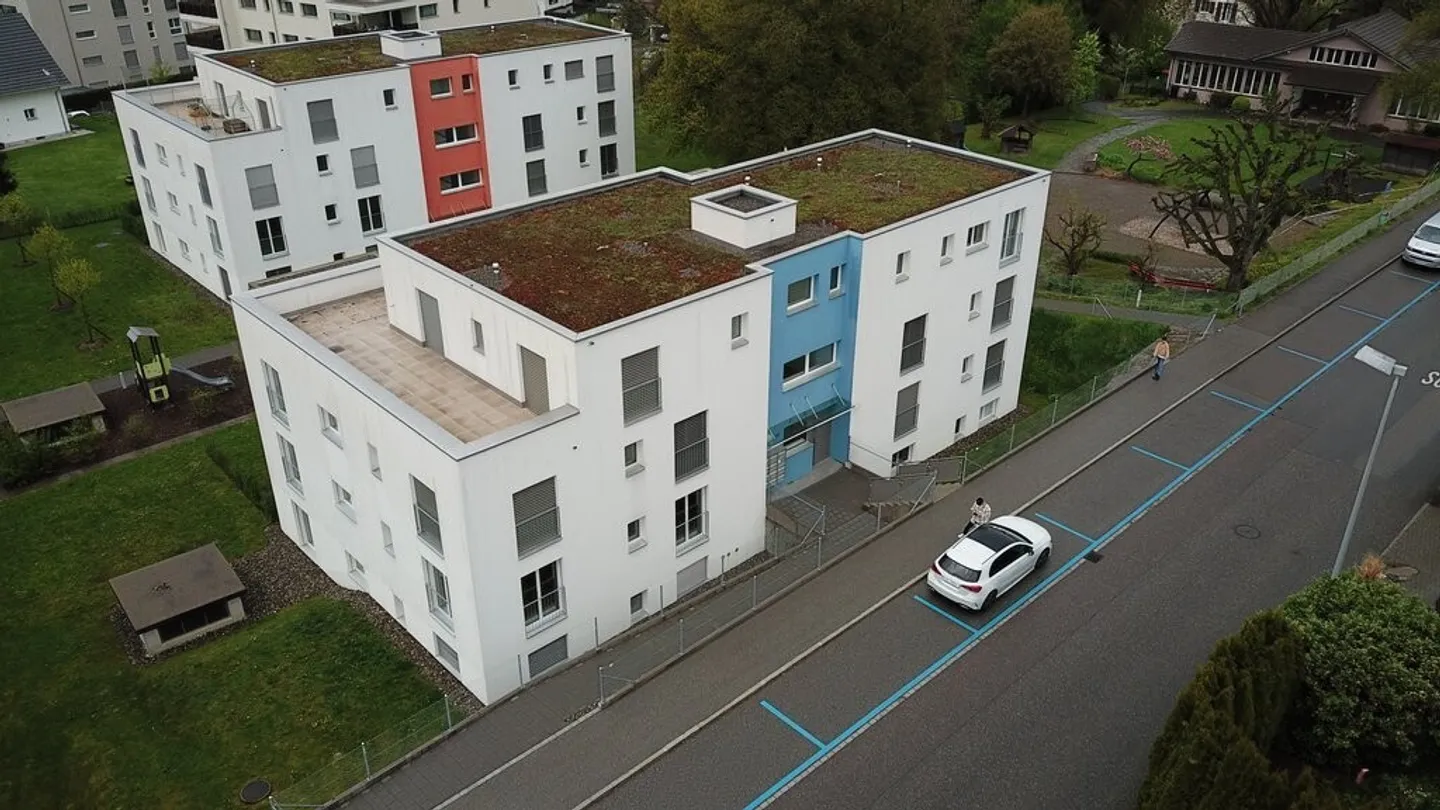Helle und moderne Attikawohnung im Herzen von Menziken - Foto 1 von 5
