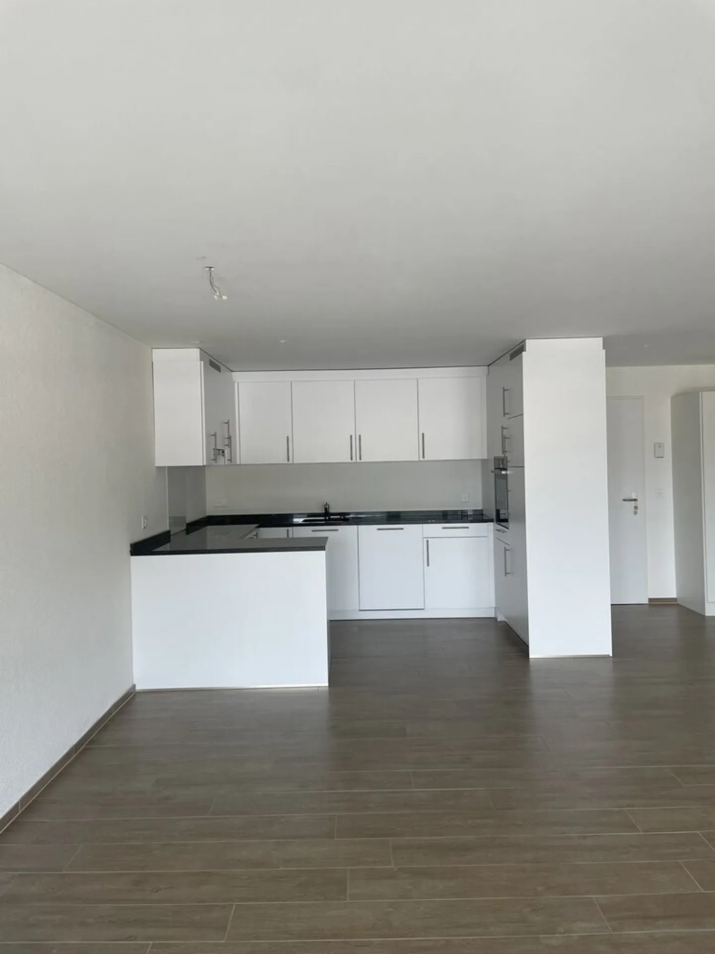 Helle und moderne Attikawohnung im Herzen von Menziken - Foto 4 von 5