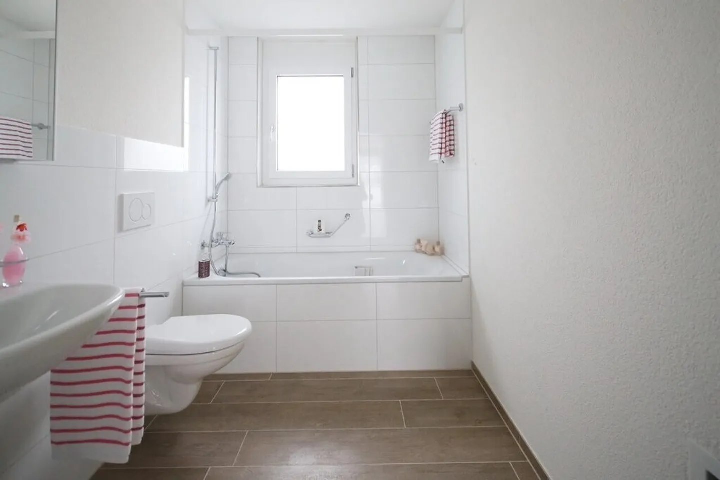 Helle und moderne Attikawohnung im Herzen von Menziken - Foto 5 von 5