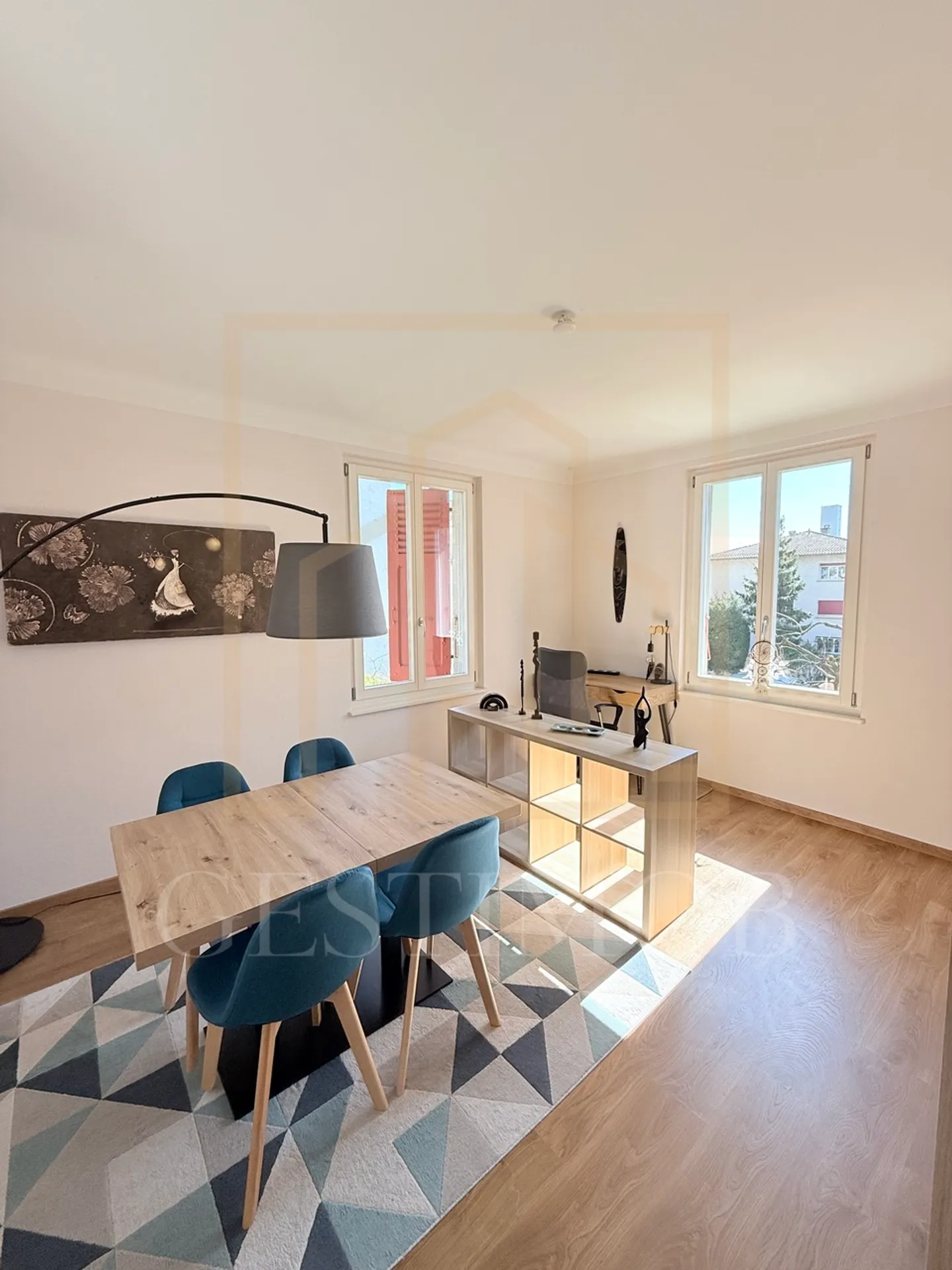 Spacious 3-room furnished apartment with balcony - lake view - Photo 4 of 11